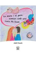 La mare i el pare somien amb una cuca de llum