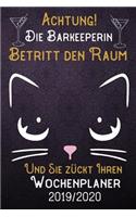 Achtung! Die Barkeeperin betritt den Raum und Sie zückt Ihren Wochenplaner 2019 - 2020