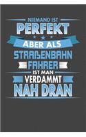Niemand Ist Perfekt Aber Als Straßenbahnfahrer Ist Man Verdammt Nah Dran: Gepunktetes Notizbuch mit 120 Seiten - 15x23cm (in etwa DIN A5)