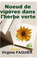 Noeud de VipÃ¨res Dans l'Herbe Verte