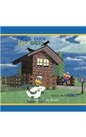 Super Duck Goes Green: (English)