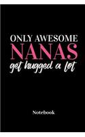 Only Awesome Nanas Get Hugged A Lot Notebook: Liniertes Notizbuch für familiäre Freunde, Familie, Klan und Verwandschaft Fans - Notizheft Klatte für Männer, Frauen und Kinder
