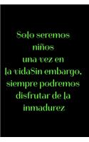Solo seremos niños una vez en la vidaSin embargo, siempre podremos disfrutar de la inmadurez: Regalo De Cuaderno / Diario Forrado, 120 Páginas, 6x9, Tapa Blanda, Acabado Mate