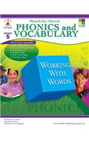 Month-By-Month Phonics and Vocabulary, Grade 5: (English)