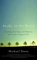 Awake in the World: Teachings from Yoga and Buddhism for Living an Engaged Life(English)