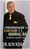 Priority of Praise and Worship Portuguese (a Prioridade Do Louvor E Adoração): Learning to Give Back to God