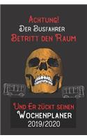 Achtung Der Busfahrer Betritt den Raum und er zückt seinen Wochenplaner 2019/2020