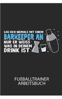 Leg dich niemals mit einem Barkeeper an, nur er weiss, was in deinem Drink ist. - Fußballtrainer Arbeitsbuch: Dokumentiere deine Spielerleistungen für die stetige Verbesserungen deines gesamten Teams!