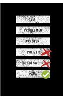 Bei Problemen anrufen. Polizei Bundeswehr Papa: Geschenk für Papa Vater Notizbuch 108 Seiten kariert (6x9 /15.24 x 22.86 cm) Schwarz Vatertag