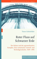 Roter Fluss Auf Schwarzer Erde