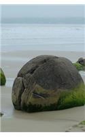 Moeraki Boulders on the Koekohe Beach in New Zealand Journal: 150 Page Lined Notebook/Diary