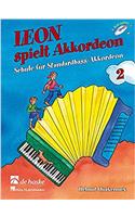 LEON SPIELT AKKORDEON 2