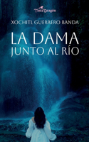 dama junto al río