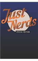 Just Nerds Special Edition: 120 Seiten dotgrid gepunktet A5 Notizbuch für coole Nerds und Informatiker