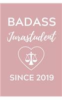 Badass Jurastudent Since 2019: A5 Geschenkbuch KARIERT zum Jura Studium - Notizbuch für Rechts-studenten Anwälte Jurist - witziger Spruch zum Abitur - Studienbeginn - Erstes Semes