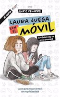 Laura juega con el movil