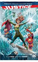 Justice League: The Rebirth Deluxe Edition Book 2 (Rebirth)