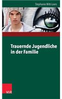 Trauernde Jugendliche in Der Familie