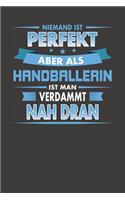 Niemand Ist Perfekt Aber Als Handballerin Ist Man Verdammt Nah Dran: Punktiertes Notizbuch mit 120 Seiten zum festhalten für Eintragungen aller Art
