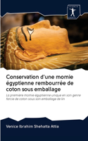 Conservation d'une momie égyptienne rembourrée de coton sous emballage