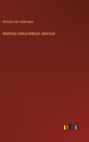 Unelmia takkavalkean ääressä