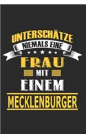 Unterschätze niemals eine Frau mit einem Mecklenburger: Pferd Notizbuch, Notizblock, Geburtstag Geschenk Buch mit 110 linierten Seiten, kann auch als Dekoration in Form eines Schild bzw. Poster verwendet 