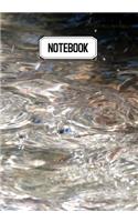 Notebook: Prise de notes, original & pratique de 110 pages lignées avec une couverture photo - Tourbillons d'eau Gouttes d'eau