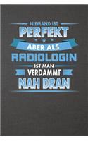 Niemand Ist Perfekt Aber ALS Radiologin Ist Man Verdammt Nah Dran: Punktiertes Notizbuch Mit 120 Seiten Zum Festhalten Für Eintragungen Aller Art