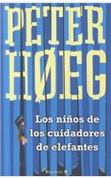 Los Ninos de los Cuidadores de Elefantes