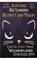 Achtung! Die Lehrerin betritt den Raum und Sie zückt Ihren Wochenplaner 2019 - 2020