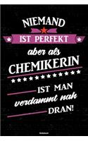 Niemand ist perfekt aber als Chemikerin ist man verdammt nah dran! Notizbuch
