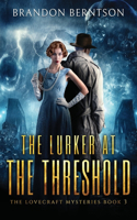 The Lurker at the Threshold: A Horror Mystery(3 The Lovecraft Mysteries)