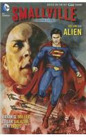 Smallville Season 11 Volume 6: Alien TP