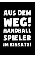 Handball: Handballspieler im Einsatz!: Notizbuch / Notizheft für Handballer-in A5 (6x9in) dotted Punktraster