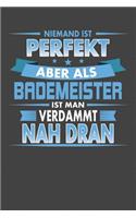 Niemand Ist Perfekt Aber Als Bademeister Ist Man Verdammt Nah Dran: Punktiertes Notizbuch mit 120 Seiten - 15x23cm (ca. Din A5)