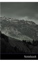 Notebook: Mornes, Tempête, Montagnes, Drame Carnet / Journal / Livre d'écriture / Calepin / Agenda / Notes - 6 x 9 pouces (15,24 x 22,86 cm), 150 pages, surfa