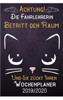 Achtung! Die Fahrlehrerin betritt den Raum und Sie zückt Ihren Wochenplaner 2019 - 2020