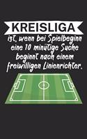 Kreisliga ist wenn bei Spielbeginn eine 10 minütige Suche beginnt nach einem freiwilligen Linienrichter: Fußball Notizbuch für Kreisliga-Spieler und Fans mit Spruch. 120 Seiten Kariert. Perfektes Geschenk.