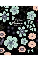 2020-2021 Planner 2 Year: Two Years Planner Calendar Personalized January 2020 up to December 2021 Business Planners with Holidays Contains extra lined pages to record notes 