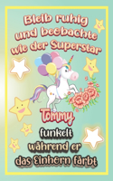 Bleib ruhig und beobachte wie Superstar Tommy funkelt während sie das Einhorn färbt