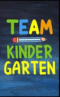 Team Kindergarten: Erzieherin Kindergarten Kinderkrippe Vorschule Tagesmutter Krabbelgruppe Geschenk (6"x9") liniertes Notizbuch zum Reinschreiben