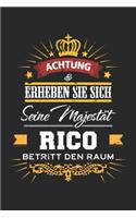 Achtung Erheben Sie sich Seine Majestät Rico Betritt den Raum
