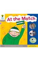Oxford Reading Tree: Level 1: Floppy's Phonics: Sounds and Letters: At the Match: (Oxford Reading Tree)