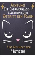 Achtung! Die Energieanlagen-Elektronikerin betritt den Raum und Sie macht sich Notizen: DIN A5 Notizbuch / Notizheft /Journal mit Punkteraster und 120 Seiten. Perfektes Geburtstag Geschenk von Kollegen für Kollege für den passenden Beru