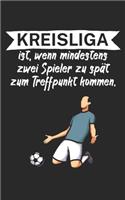 Kreisliga ist wenn mindestens zwei Spieler zu spät zum Treffpunkt kommen: Fußball Notizbuch für Kreisliga-Spieler und Fans mit Spruch. 120 Seiten Kariert. Perfektes Geschenk.