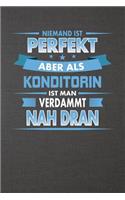 Niemand Ist Perfekt Aber ALS Konditorin Ist Man Verdammt Nah Dran: Punktiertes Notizbuch Mit 120 Seiten Zum Festhalten Für Alle Notizen, Termine, Listen Und Vieles Mehr - Ebenfalls Eine Tolle Und Lustige Geschenkide