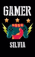 Gamer Silvia: Kariertes Notizbuch mit 5x5 Karomuster für deinen personalisierten Vornamen