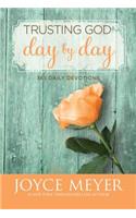 Trusting God Day by Day: 365 Daily Devotions(English)