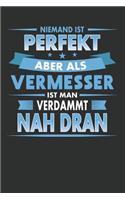 Niemand Ist Perfekt Aber ALS Vermesser Ist Man Verdammt Nah Dran: Punktiertes Notizbuch Mit 120 Seiten Zum Festhalten Für Alle Notizen, Termine, Zeichnungen Und Vieles Mehr - Ebenfalls Eine Tolle Und Lustige Gesche