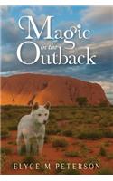 Magic in the Outback: Ally always thought her life might be a little backwards, but upside down? Dangling helplessly, still strapped in her seat, she thought there could (English)